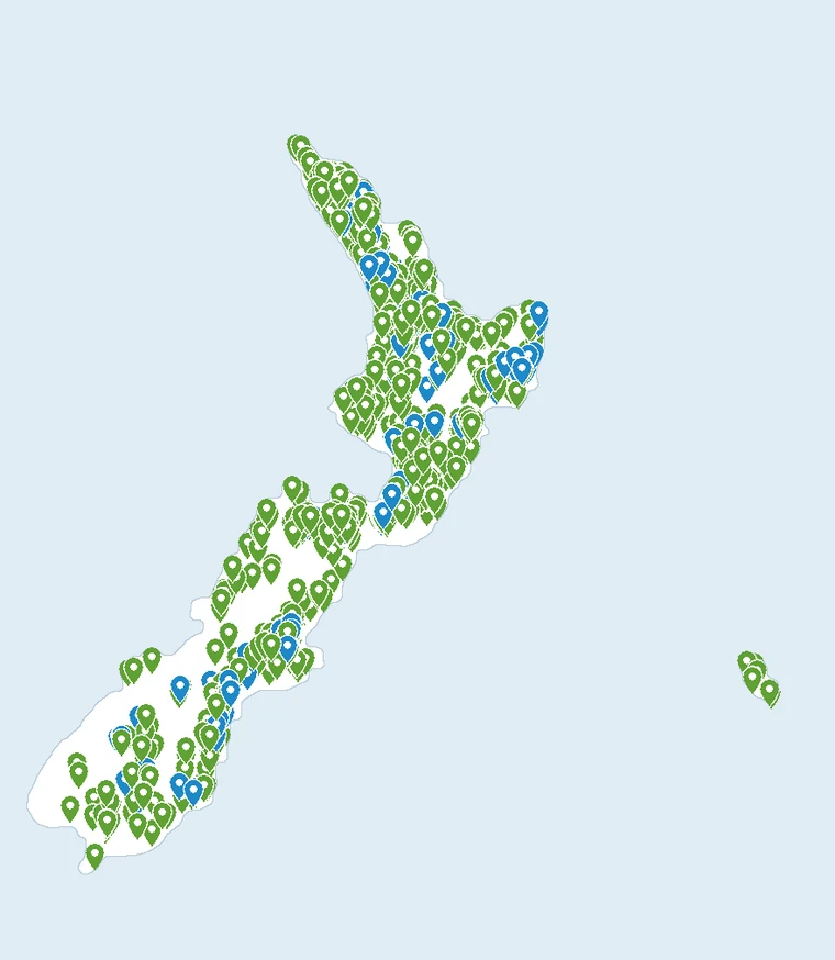 Map of New Zealand showing over 2,500 Kiwi VoIP customers using a phone line over Starlink, from Northland to Southland and the Chatham Islands